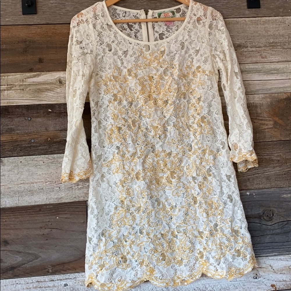 Lace dress by flying tomato